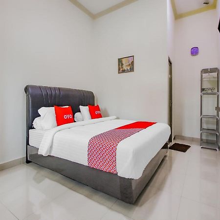 Oyo 90063 Silver Homestay Syariah Perabumulih Εξωτερικό φωτογραφία