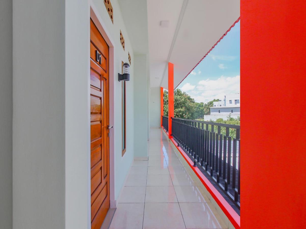 Oyo 90063 Silver Homestay Syariah Perabumulih Εξωτερικό φωτογραφία