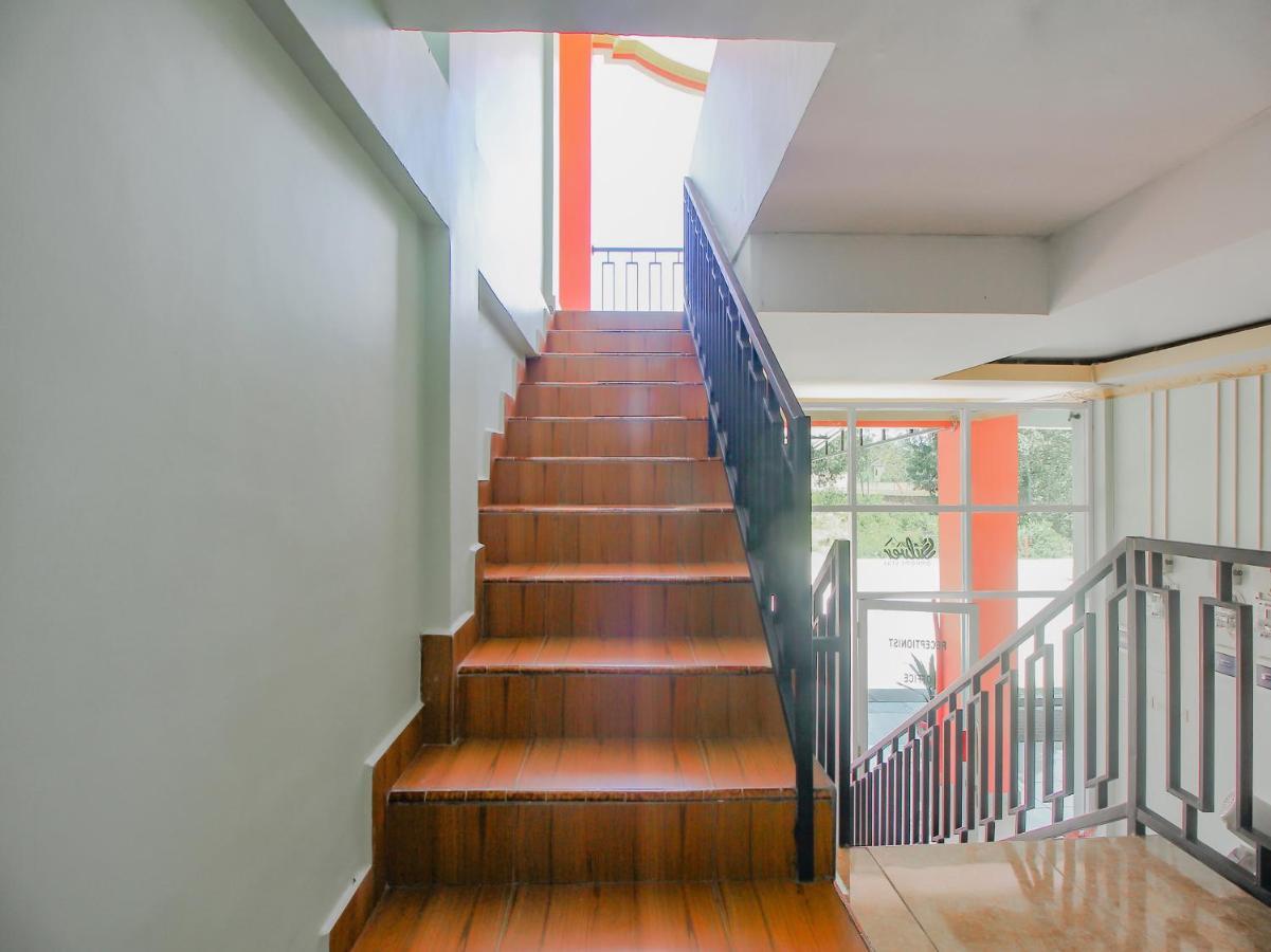 Oyo 90063 Silver Homestay Syariah Perabumulih Εξωτερικό φωτογραφία