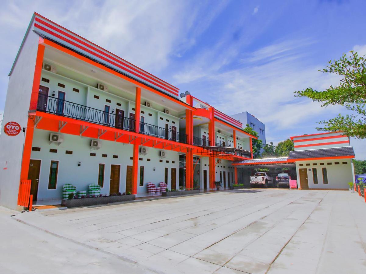 Oyo 90063 Silver Homestay Syariah Perabumulih Εξωτερικό φωτογραφία