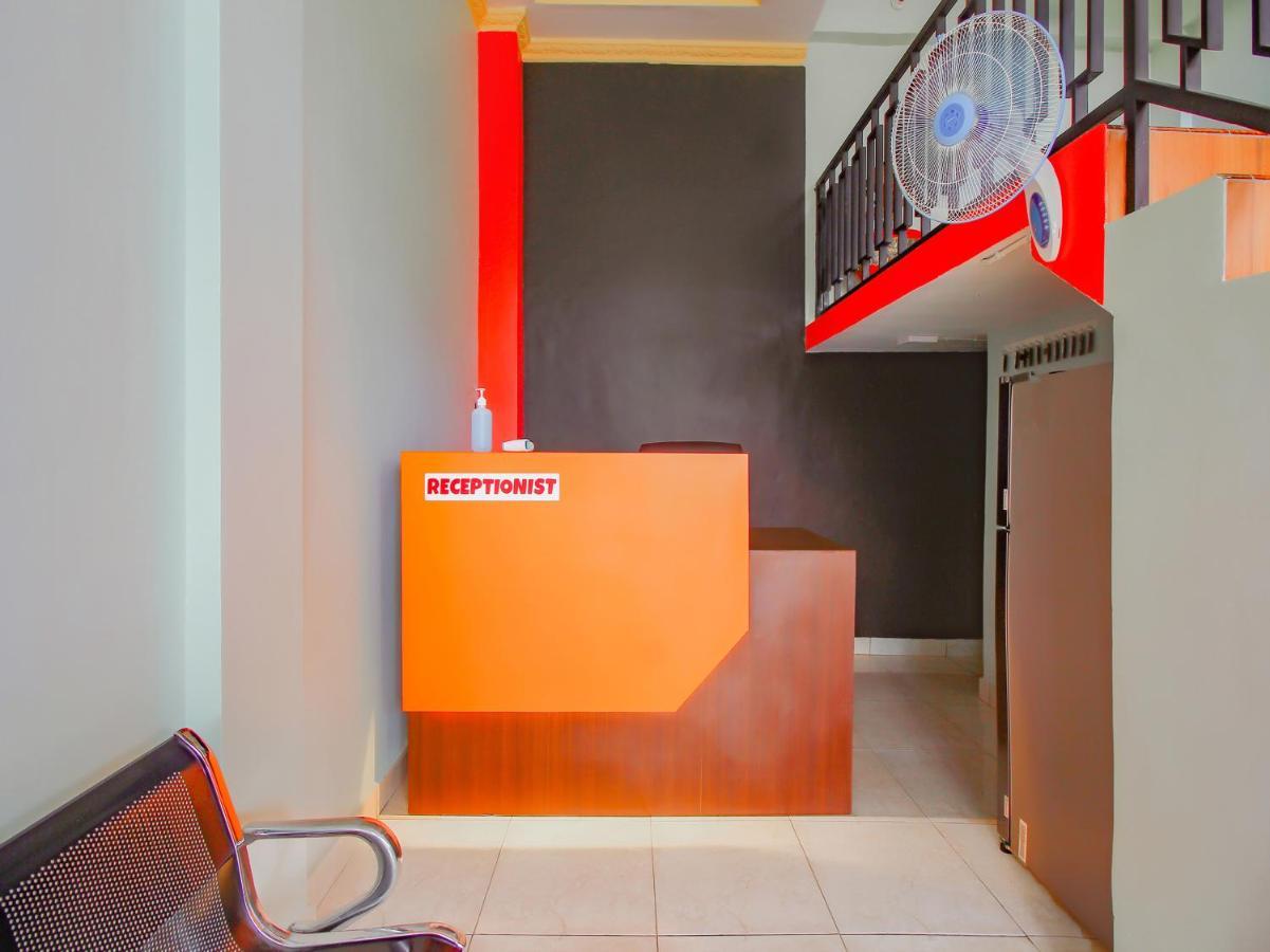 Oyo 90063 Silver Homestay Syariah Perabumulih Εξωτερικό φωτογραφία
