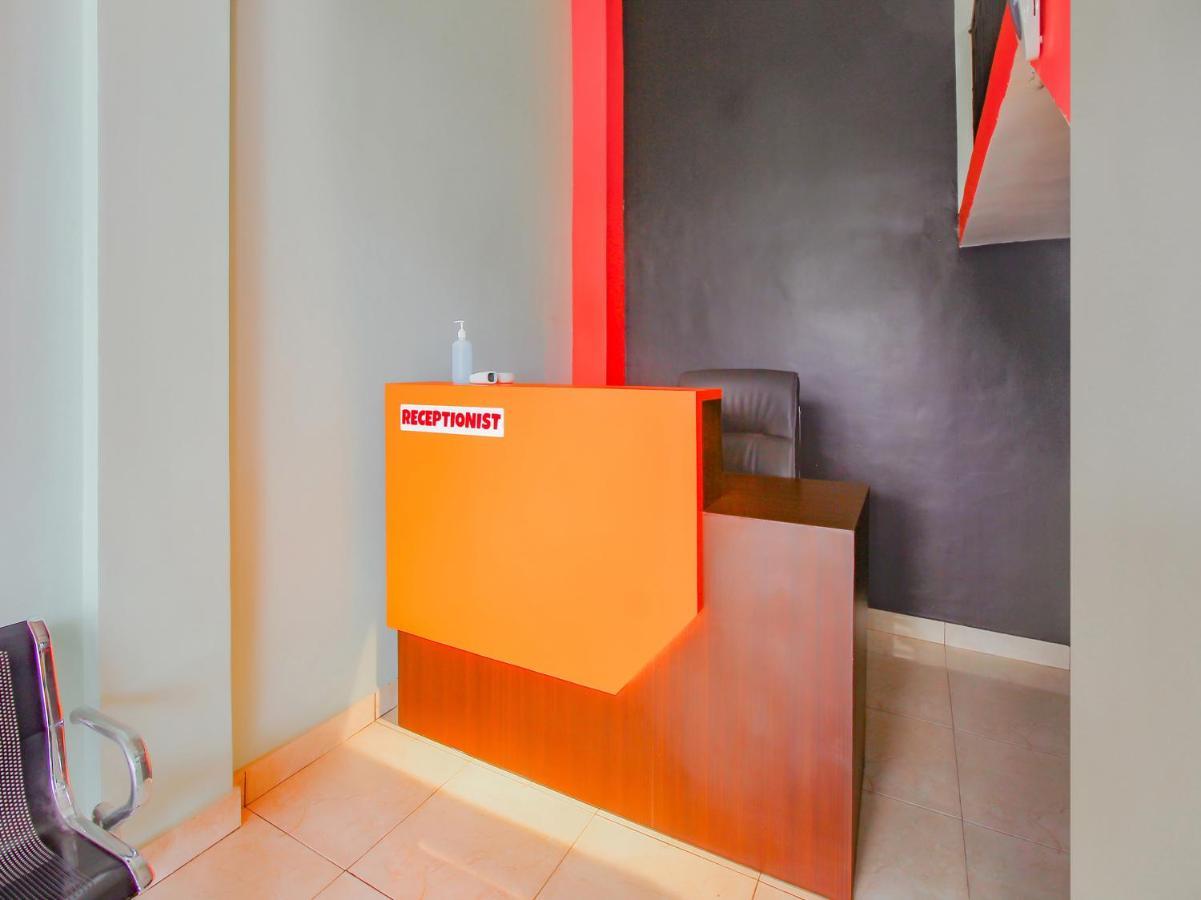 Oyo 90063 Silver Homestay Syariah Perabumulih Εξωτερικό φωτογραφία