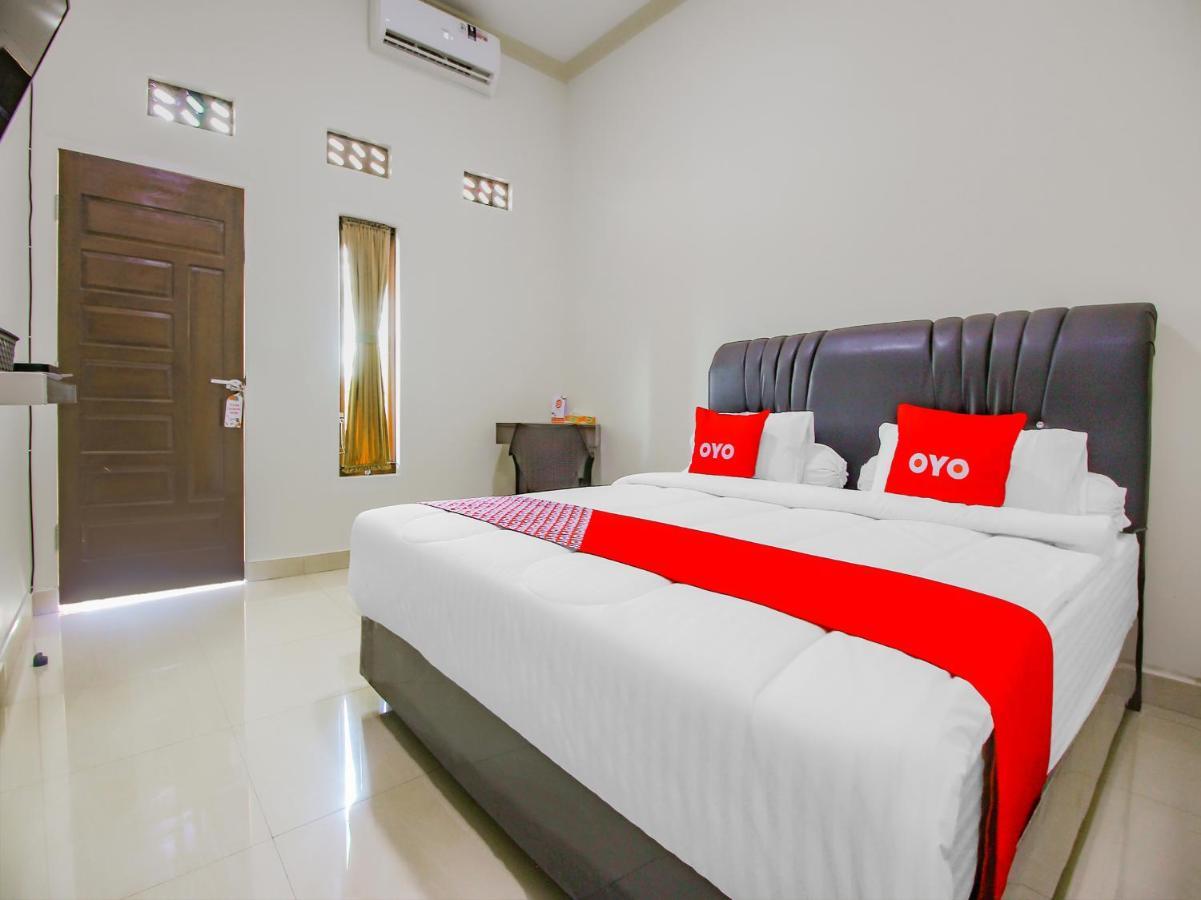 Oyo 90063 Silver Homestay Syariah Perabumulih Εξωτερικό φωτογραφία