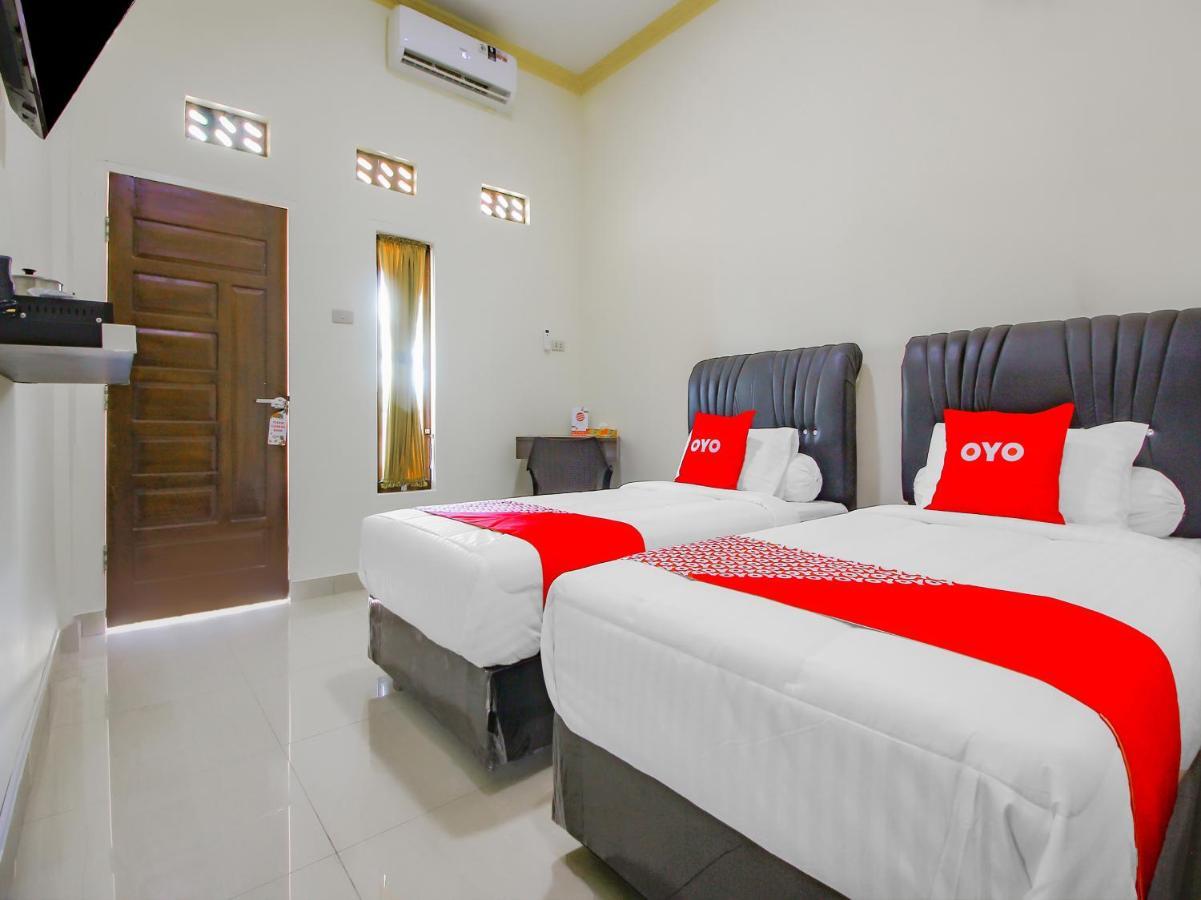 Oyo 90063 Silver Homestay Syariah Perabumulih Εξωτερικό φωτογραφία