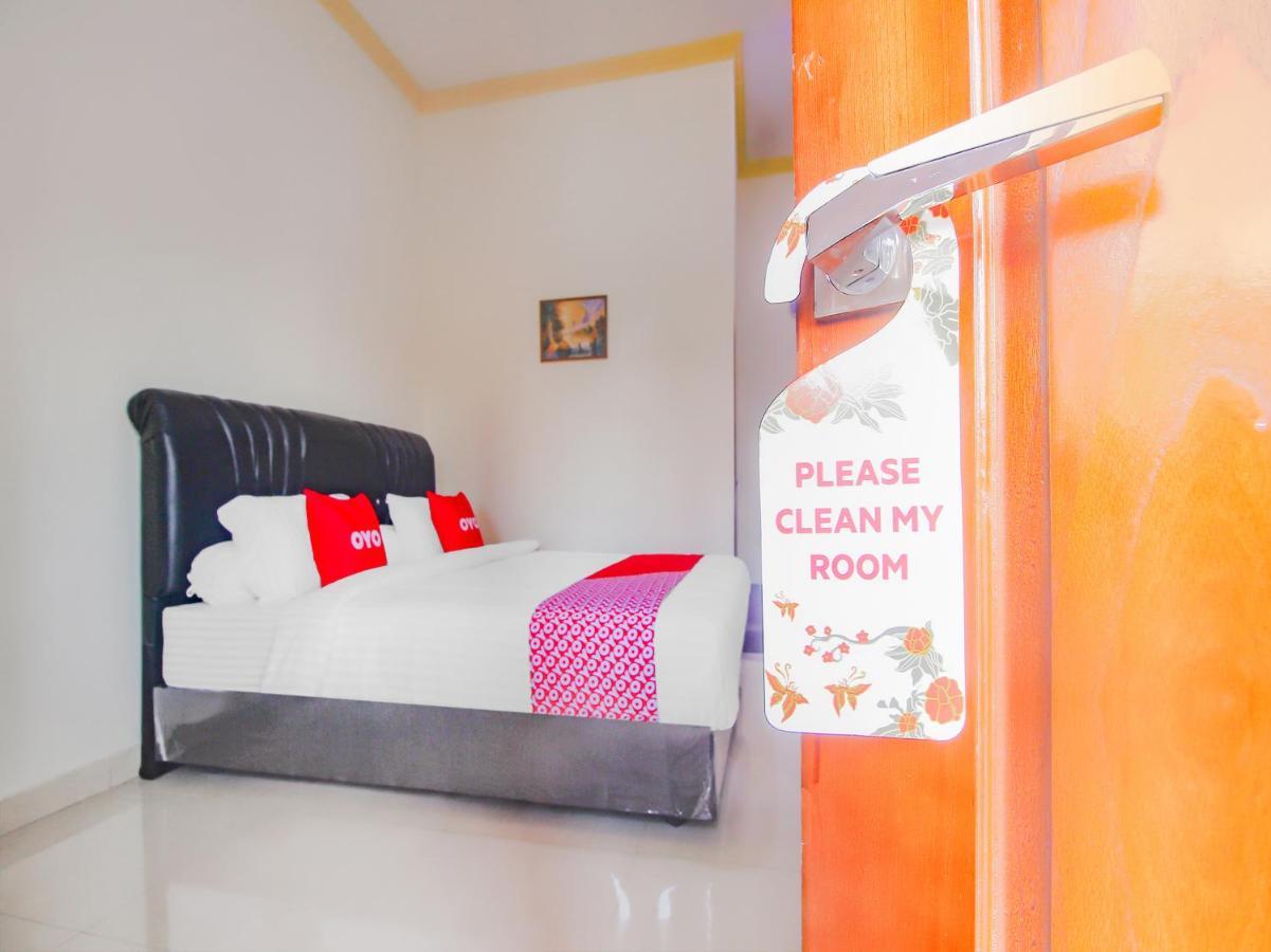 Oyo 90063 Silver Homestay Syariah Perabumulih Εξωτερικό φωτογραφία